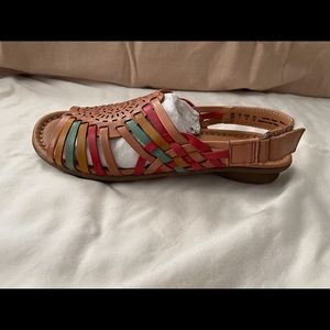 New Naturalizer huaraches